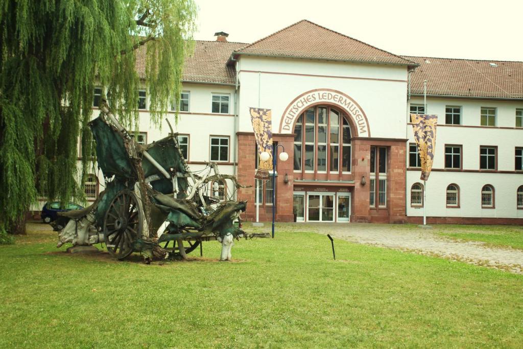 אופנבאך Hotel Am Ledermuseum מראה חיצוני תמונה