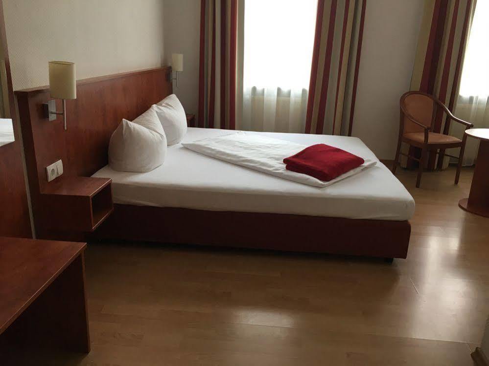 אופנבאך Hotel Am Ledermuseum מראה חיצוני תמונה